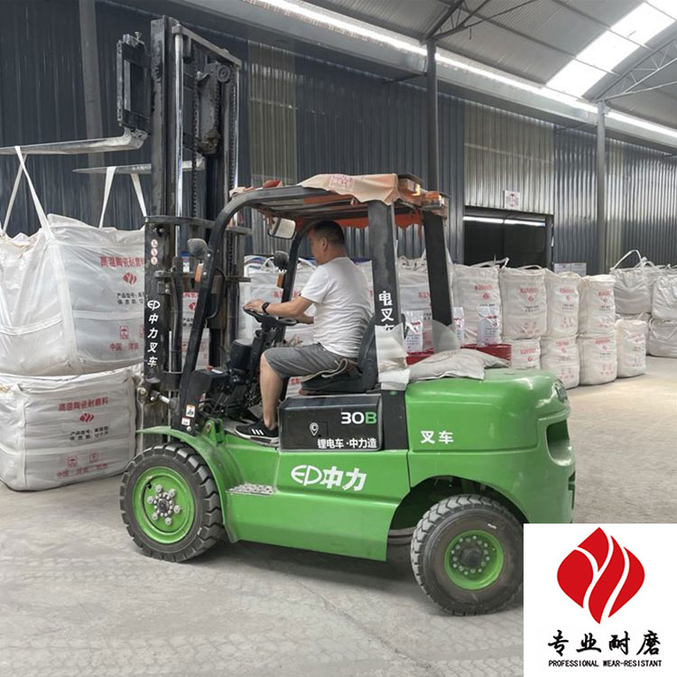 װ������